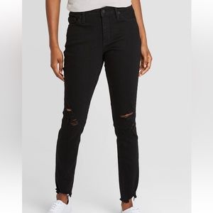 NWT Mid-rise ripped jeans